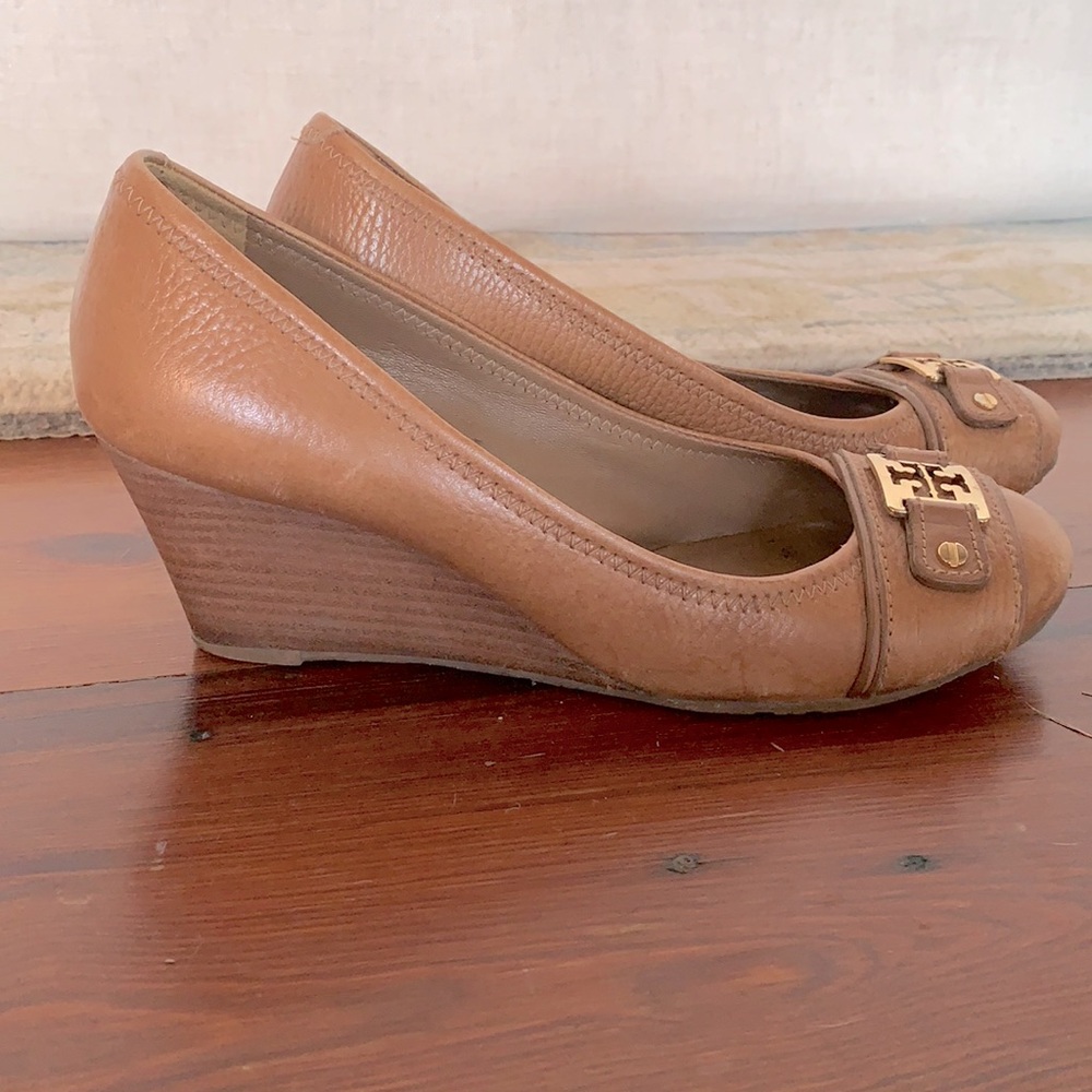 Tory Burch Wedge Wooden Heel leather gold size 7.5